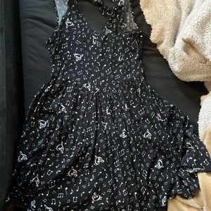 Hot topic music note dress size medium very comfortable